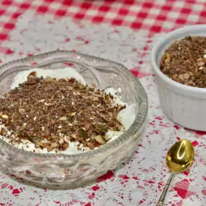 Low Carb Chocolate Nut Keto Muesli Golden Stevia Nuez de chocolate baja en carbohidratos Keto Muesli Golden Stevia Wenig Kohlehydrate Schokoladen-Nuss-Keto-Müsli Golden Stevia Faible teneur en glucides Chocolat Noix Keto Muesli Golden Stevia Con pochi carboidrati Keto Muesli al cioccolato e noci Golden Stevia С низким содержанием углеводов Шоколадно-ореховый кето-мюсли Золотая стевия