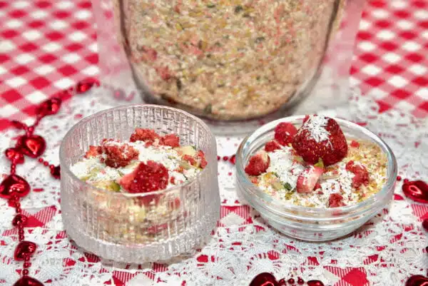 Low Carb Strawberry Coconut Keto Muesli Golden Stevia Fresa de coco baja en carbohidratos Ceto Muesli Golden Stevia Wenig Kohlehydrate Erdbeer-Kokos-Keto-Müsli Golden Stevia Con pochi carboidrati Fragola Cocco Keto Muesli Golden Stevia С низким содержанием углеводов Клубника Кокос Кето Мюсли Золотая Стевия Faible teneur en glucides Fraise Noix De Coco Keto Muesli Golden Stevia